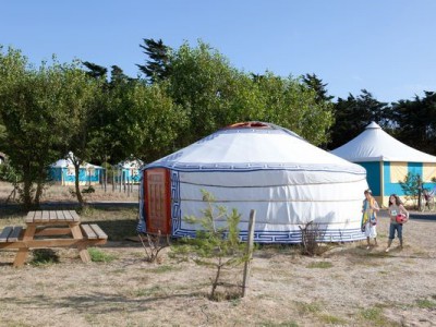 Yourte-camping-cote-sauvage-tohapi