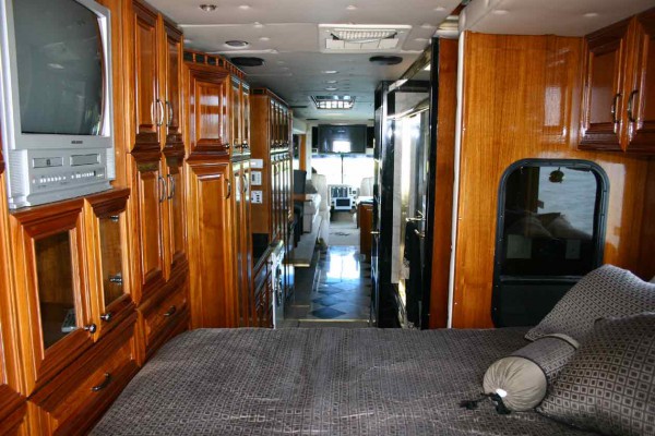 Intérieur camping car amphibie Terra Wind