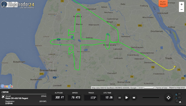 Pilote dessine un avion avec son GPS