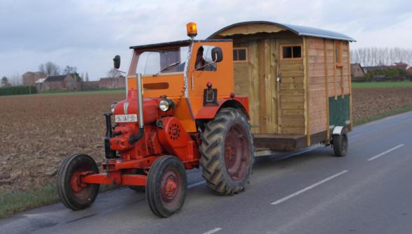 tracteur avec roulotte