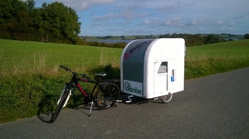 velo tractant une caravane