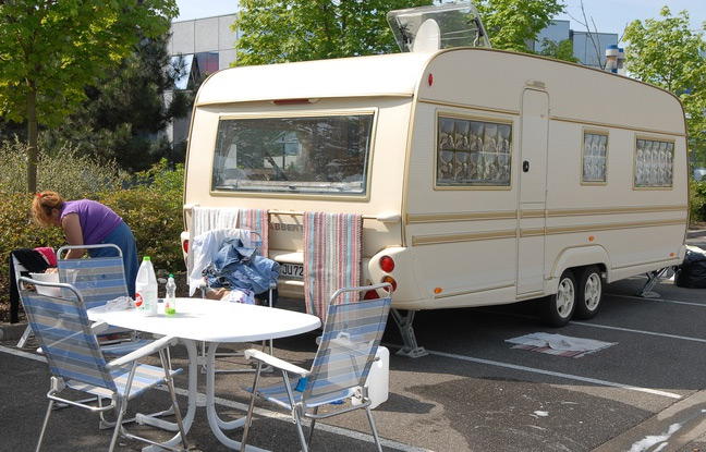 Stationnement caravane sur un parking