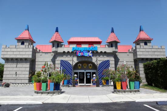 playmobil-funpark-entrance