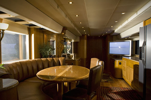 interieur-camping-car-luxe-2